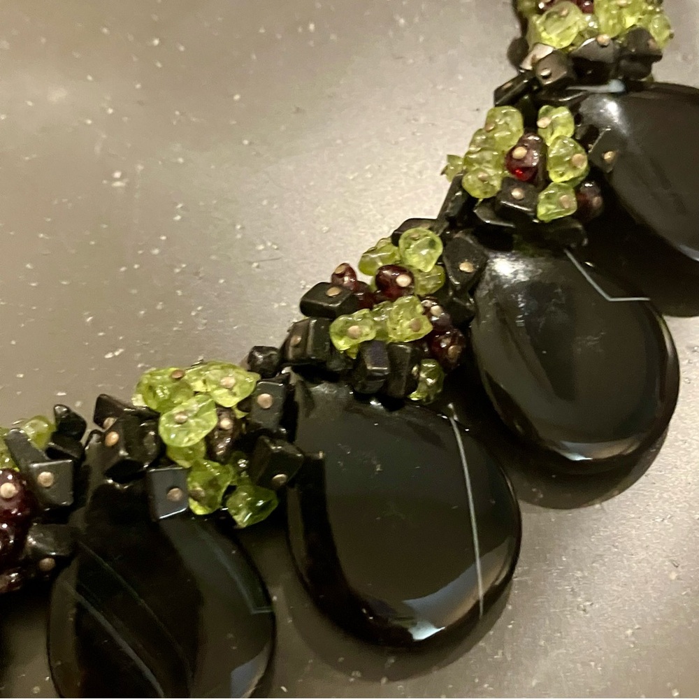 9.4 Ounces of Peridot and Onyx Chunky Statement Necklace. One of a kind. EUC. - Picture 9 of 16